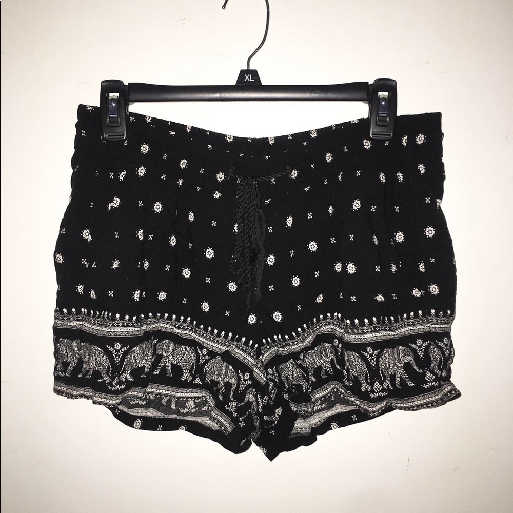 Elephant detailed shorts ! WITH POCKETS